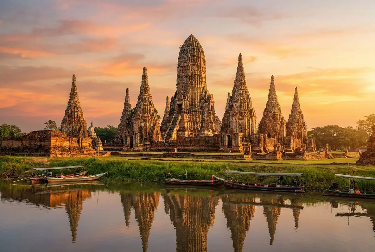 Wat Chaiwatthanaram temple ruins in Ayutthaya at golden hour